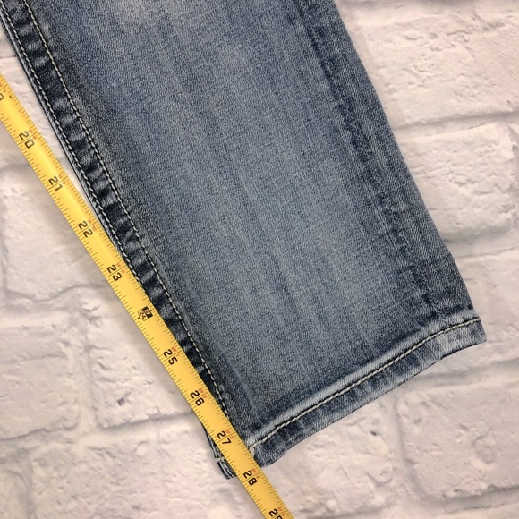 Miss Me Jeans Straight leg Medium wash denim Size 28 Short with stretch - Picture 14 of 15